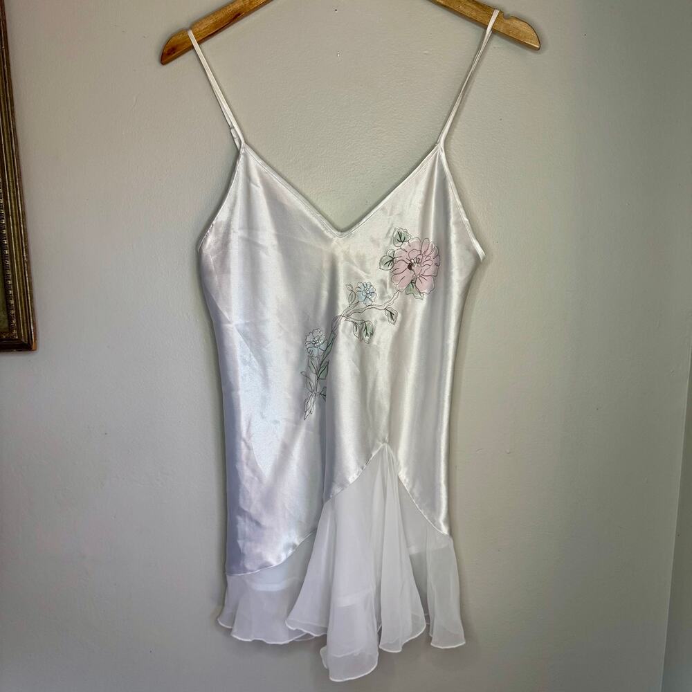 Secret Treasures Vintage White Floral Embroidered Satin Chiffon Slip MChemise